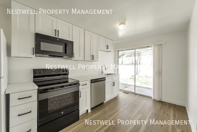 Building Photo - 7375 S Highland Dr