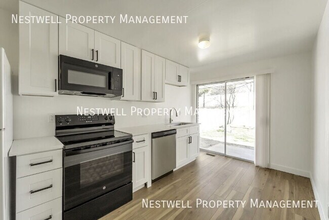 Foto del edificio - 7375 S Highland Dr