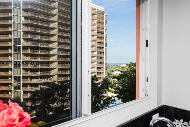 Building Photo - 2951 S Bayshore Dr