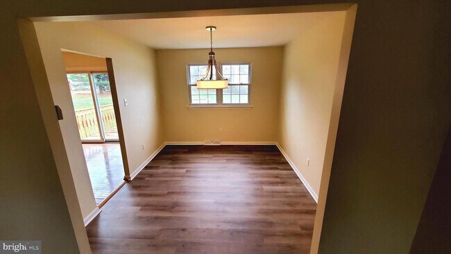 Building Photo - 1343 Ridgeview Cir