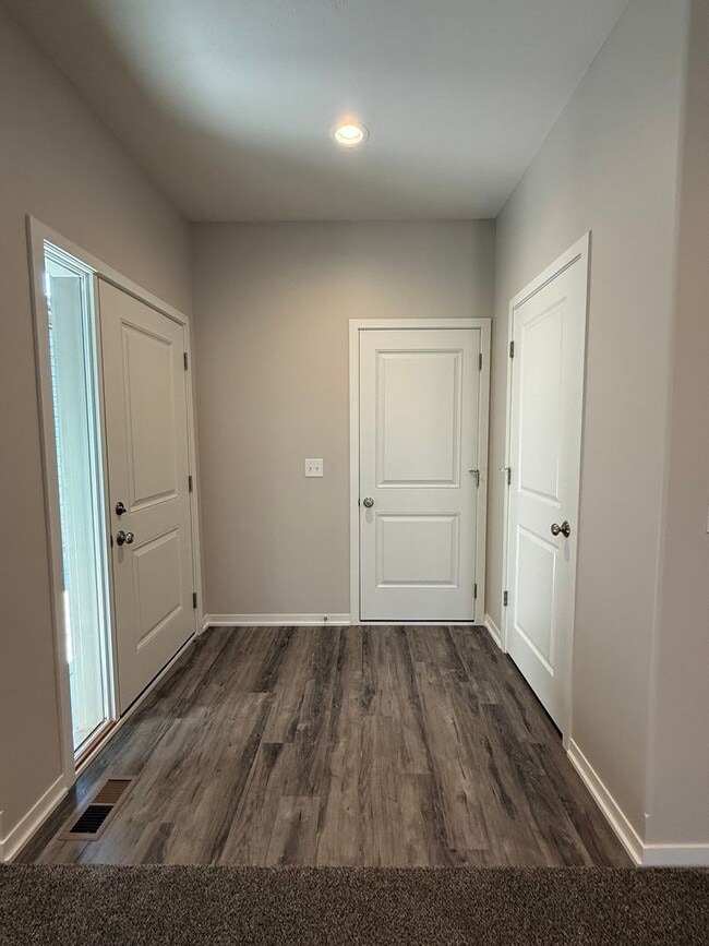 Building Photo - Brand New 2 bed/2.5 bath ranch townhome