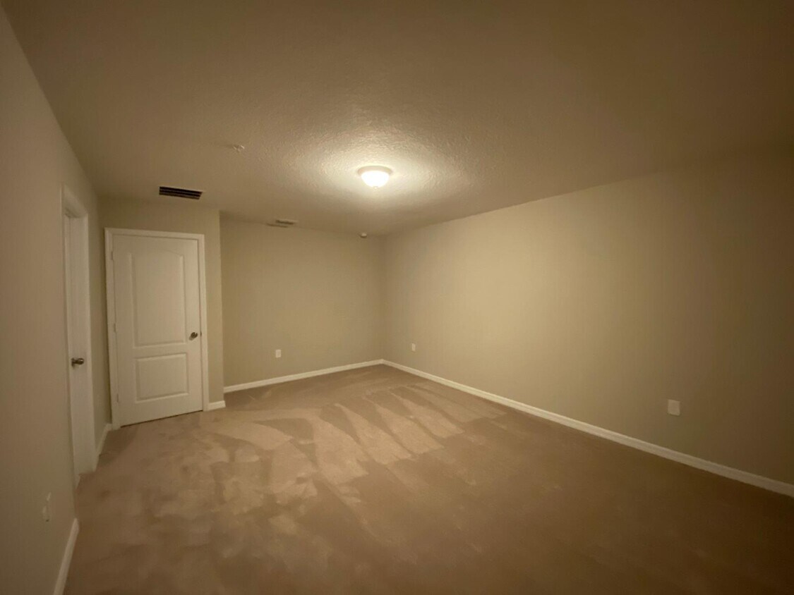 Primary Photo - 230 Cedar Bark Ln