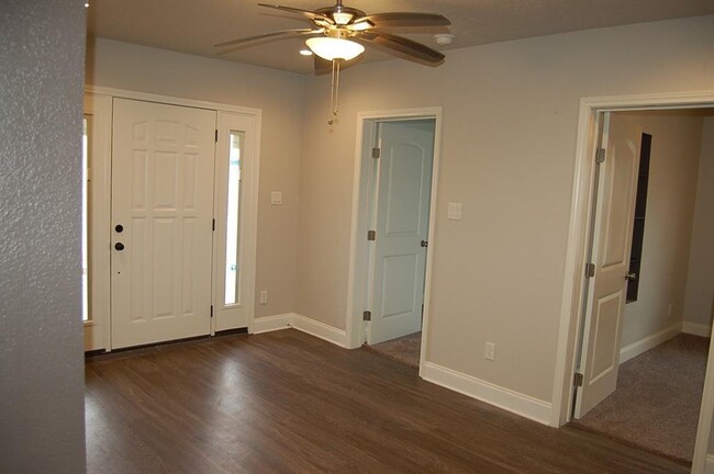 Foto del edificio - 4630 Woodside St