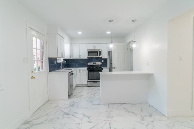 Building Photo - 501 Adams Ln