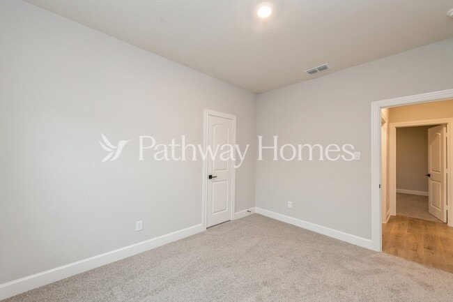 Building Photo - 624 Brookside Dr