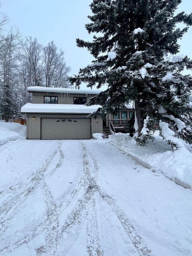 Building Photo - 3 bed/2.75 bath House Eagle River
