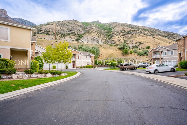 Foto del edificio - 1068 Canyon Meadow Dr