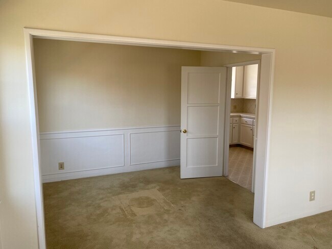 Building Photo - 1009 1/2 W Glenoaks Blvd