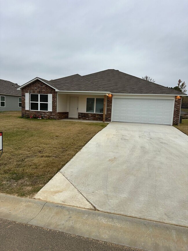 Foto del edificio - Coming Soon: 4-Bed, 2-Bath Home in Cabot – Pre-Leasing Now