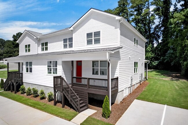 Building Photo - 1739 Crest Rd