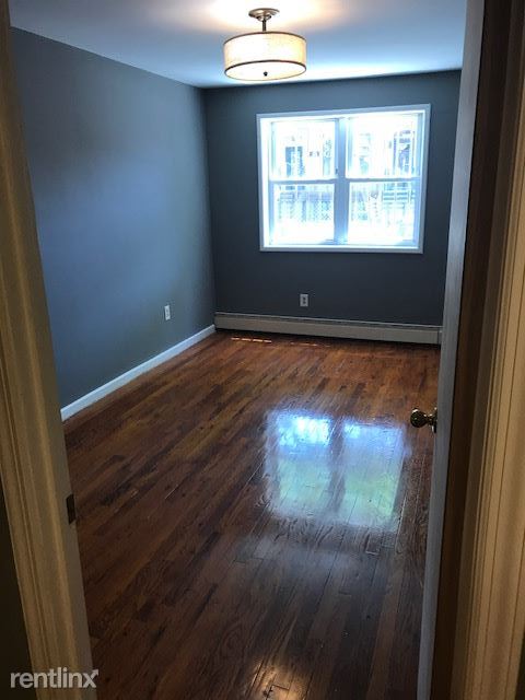 Primary Photo - 1275 Putnam Ave
