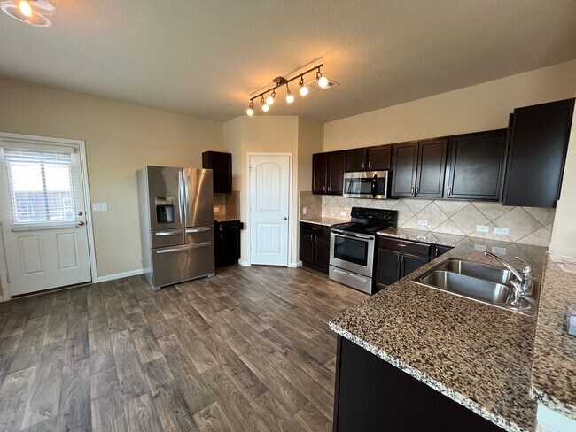 Foto del edificio - Perfect 3/2.5 - Tall Ceilings and in Immac...