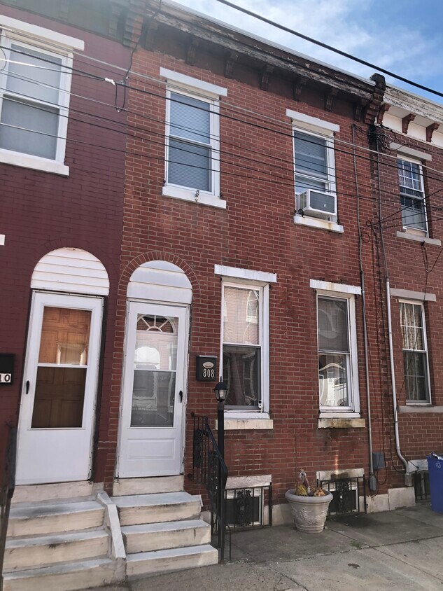 Primary Photo - 808 Livingston St
