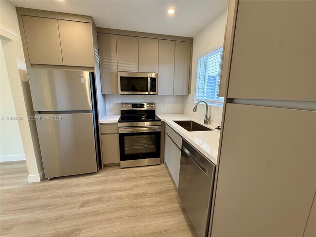 Building Photo - 400 Waterway Dr S