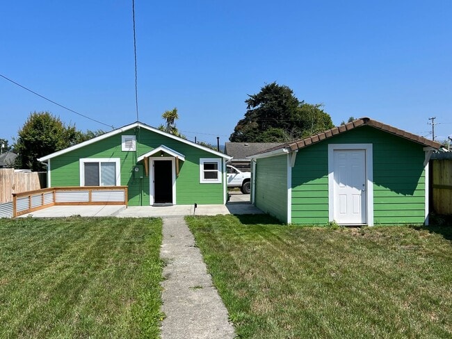 Foto del edificio - East Eureka! Top to bottom remodel, 2/1 house w/ garage
