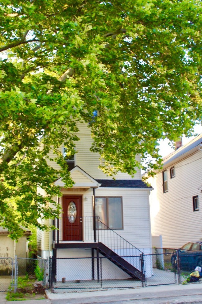 Foto del edificio - 99 Arlington Pl