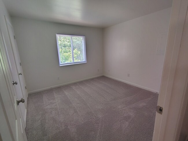 Building Photo - 600 Reusens Rd