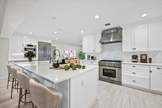 Building Photo - 12831 Shore Dr