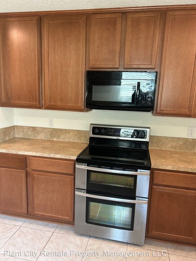 Primary Photo - 4 br, 2.5 bath House - 391 Hepburn Rd