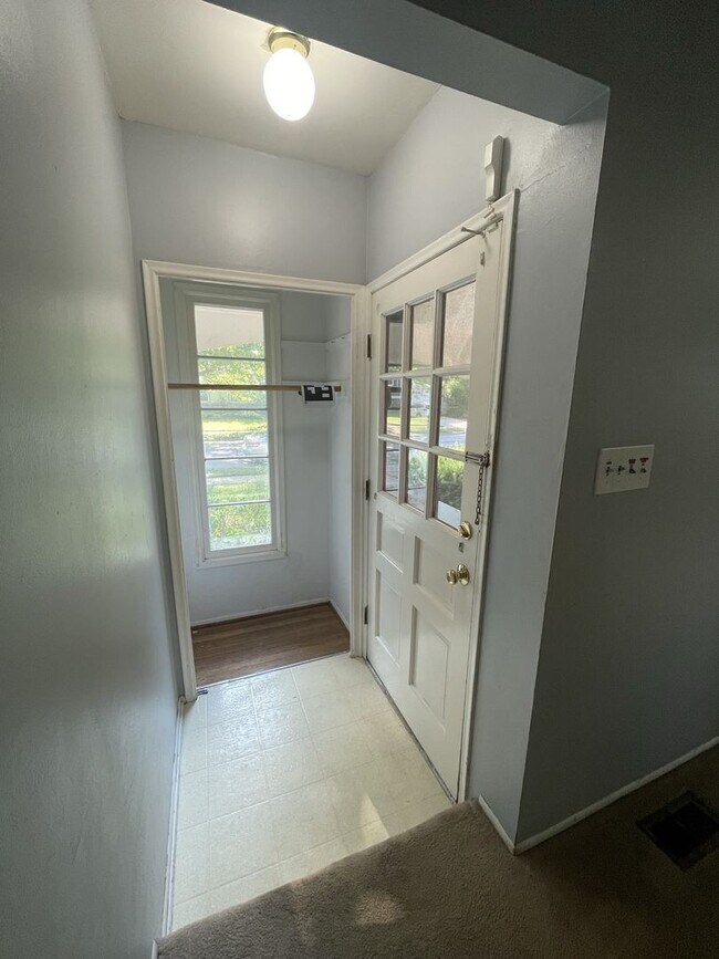 Foto del edificio - Spacious Four Bedroom Home Available Summer of 2026!