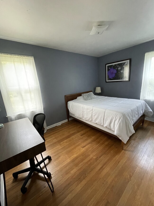 First Floor Bedroom - 5606 Dunham Rd