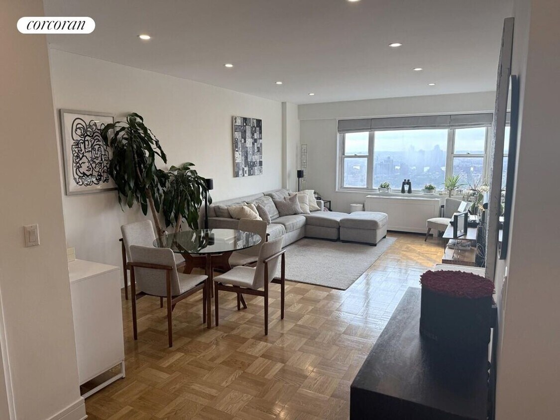 Foto principal - 60 E 8th St