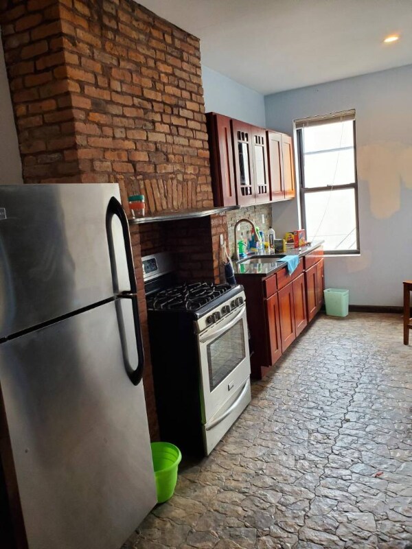 Primary Photo - 44 Wilson Ave