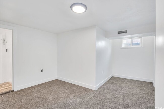 Building Photo - 5224 S 2000 W