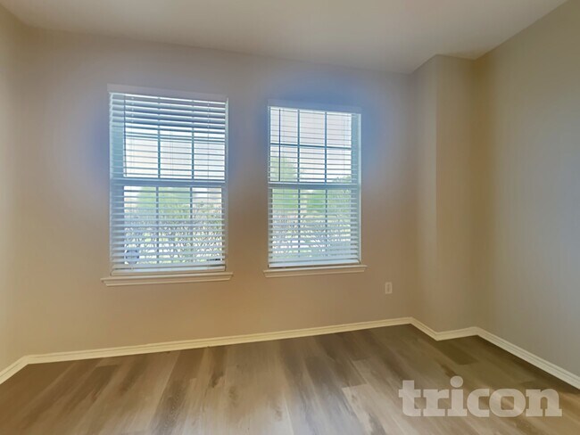 Building Photo - 1113 Beeblossom Dr