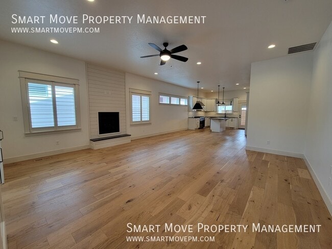 Building Photo - 2463 N Ashgrove Ln