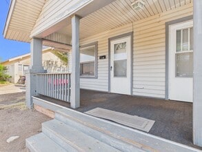 Building Photo - 612 SW 17th Ave