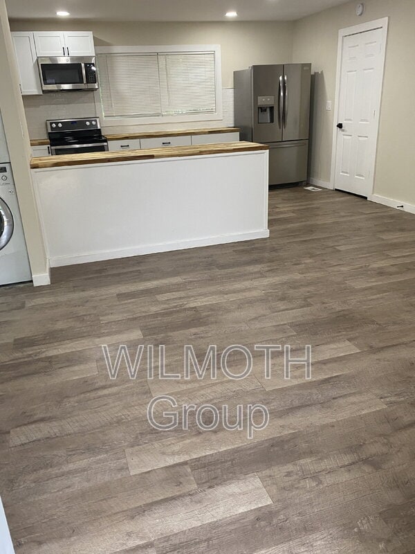 Foto del edificio - 8515 Georgiana Ln