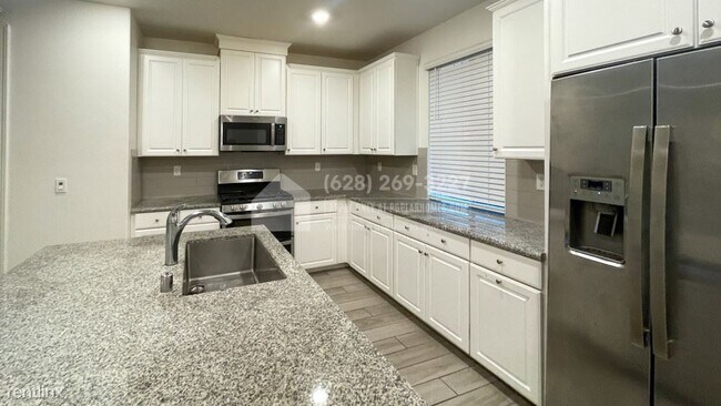 Building Photo - 4 br, 3 bath House - 2836 McCloud Way -