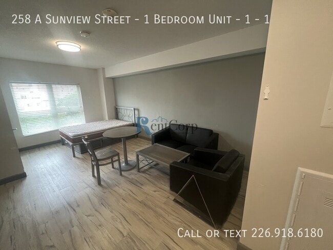 Building Photo - 258 Sunview St
