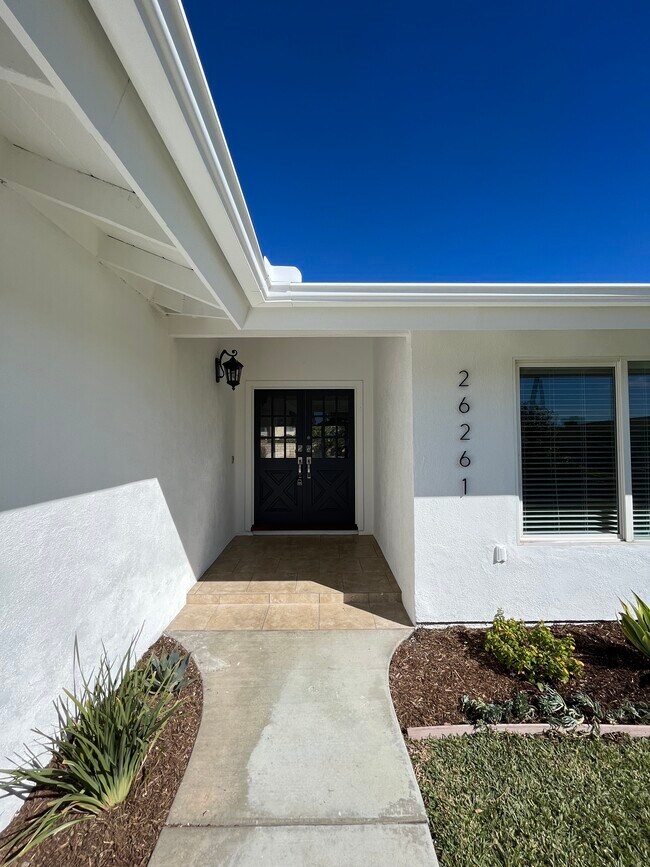 ¡Bienvenidos! - 26261 Tarrasa Ln