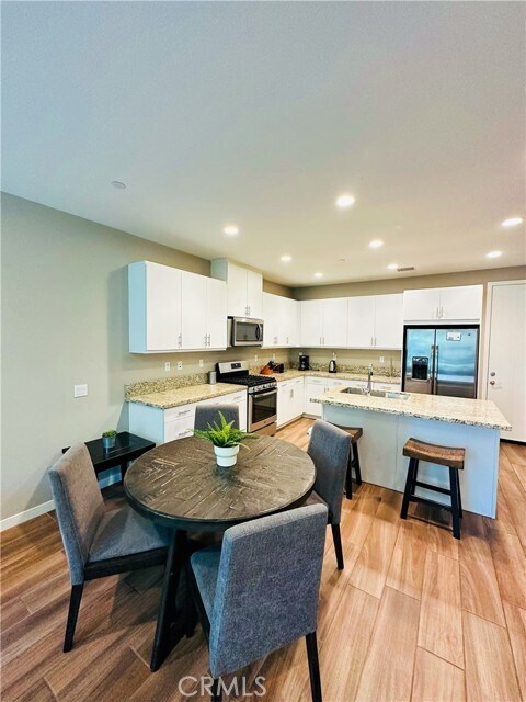Building Photo - 30 Prominence