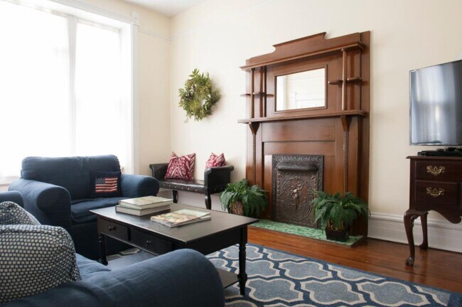 Foto del edificio - 2910 N Racine Ave