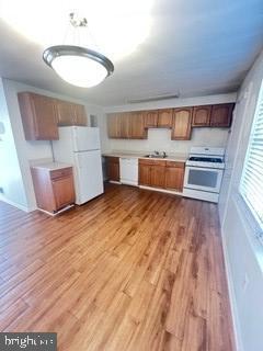 Foto del edificio - 419 Harwood Pl