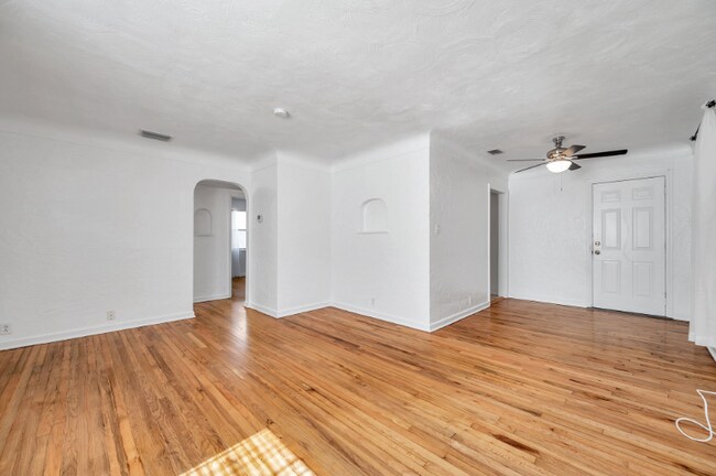 Building Photo - 2169 22nd Ave N