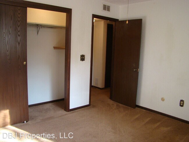 Building Photo - 909 7th St