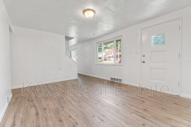 Building Photo - 152 Charleston Dr