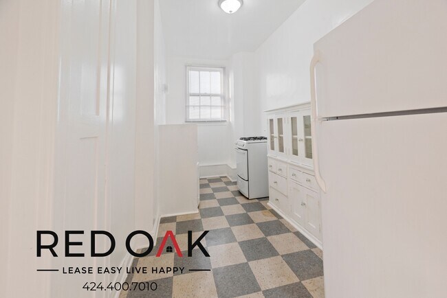 Building Photo - 2505 W 6th St