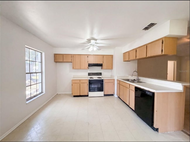 Building Photo - 5720 Kneeland Ln