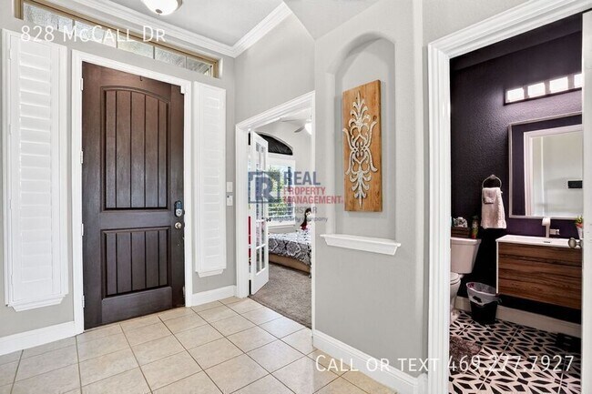 Foto del edificio - 828 McCall Dr