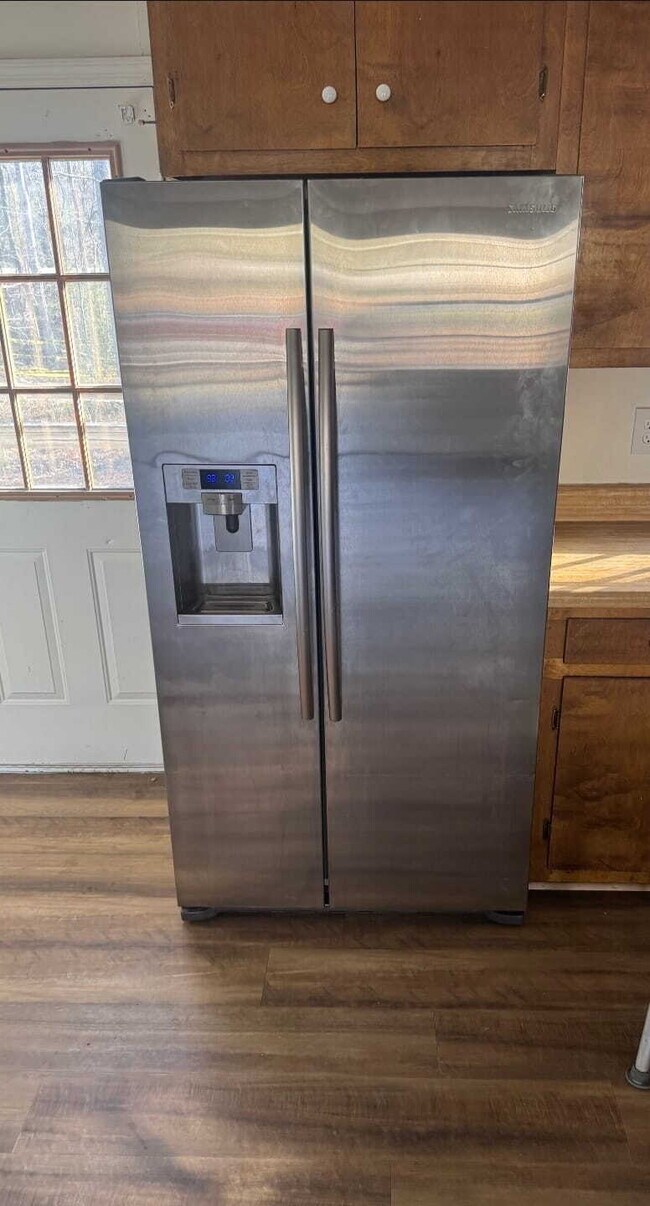 Foto del edificio - Freshly Renovated 3 Bedroom with 1 and 1/2 Bath Duplex.