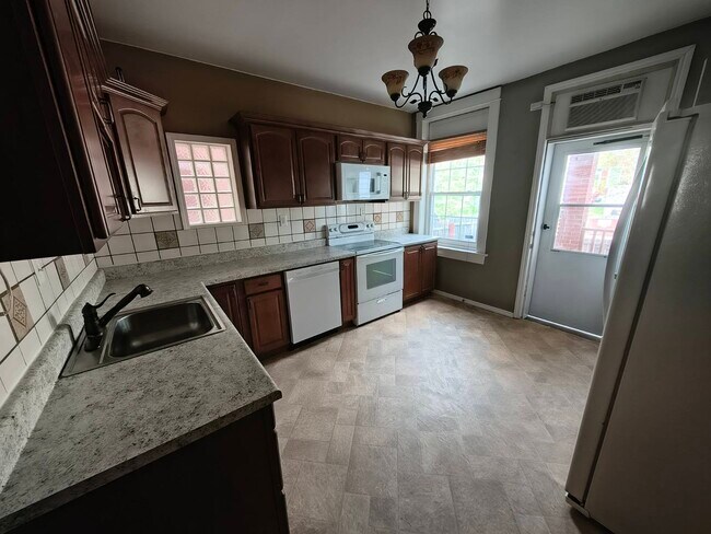 Foto del edificio - 3130 Maury Ave