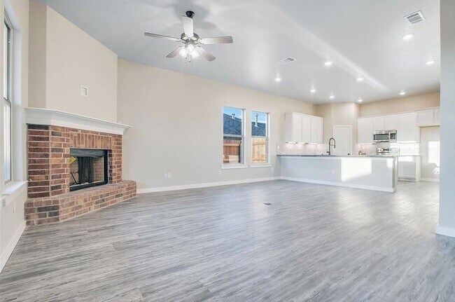 Building Photo - Pre-leasing for July