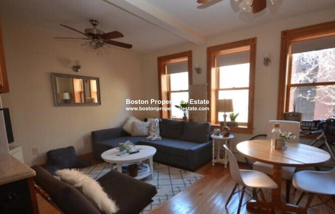 Primary Photo - 137 Charles St