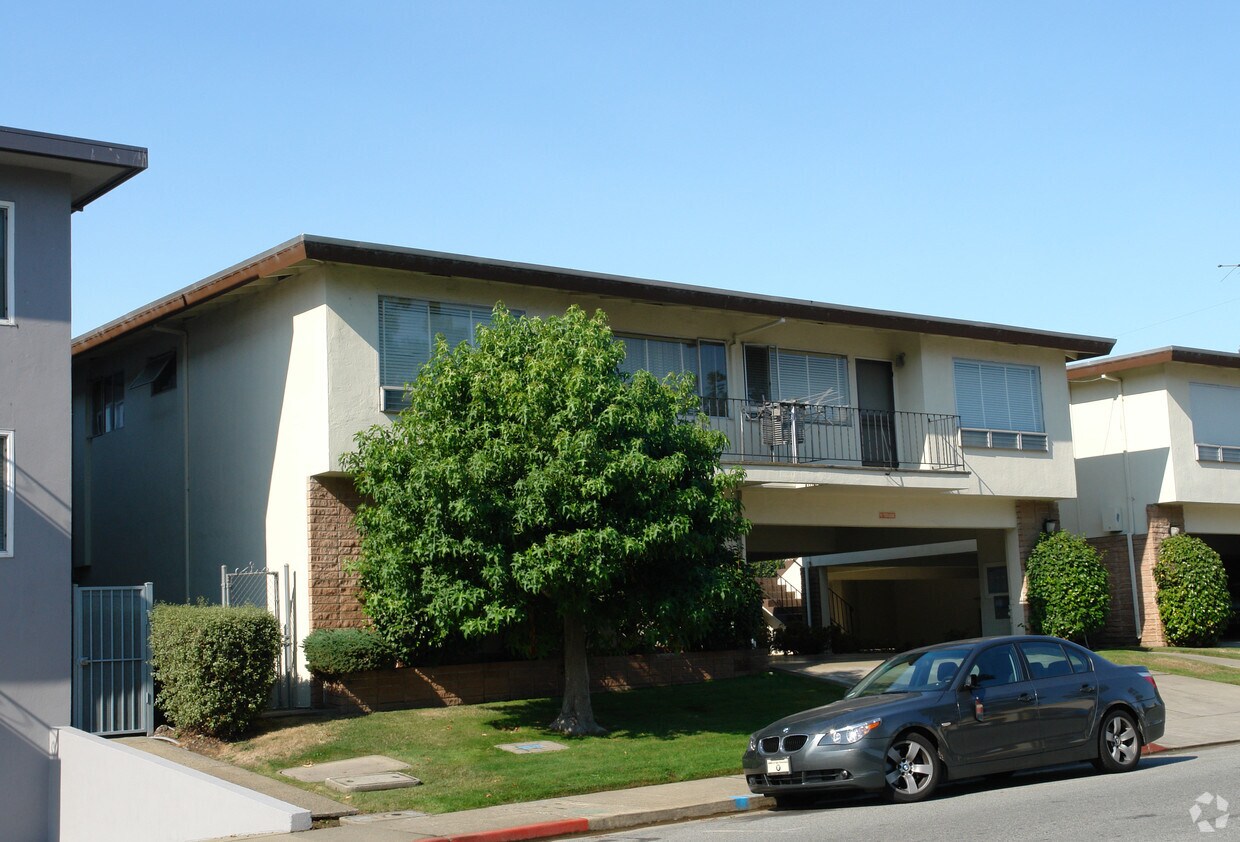 Primary Photo - 141 S Magnolia Ave