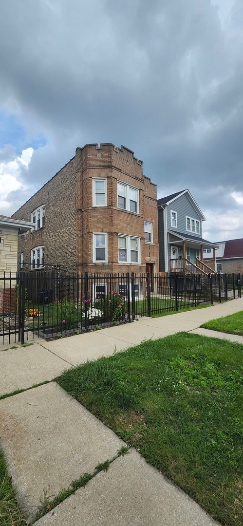 Foto del edificio - 4854 W Potomac Ave